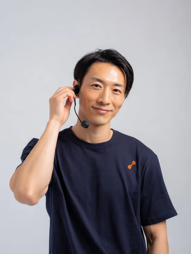 ヘッドセットを付けた bookmi のスタッフ